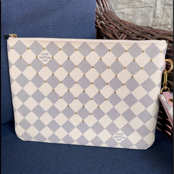 LOUIS VUITTON CITY POUCH WITH WRISTLET - Picture 1 of 16